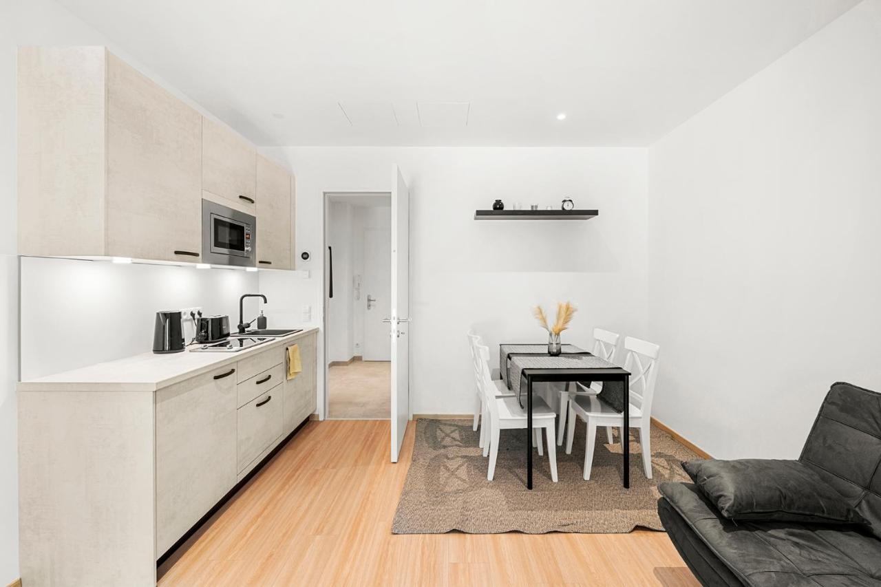 Vibestudio 403 - Central - Ac - Near Parking Apartment